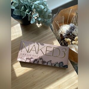Urban Decay Naked 3 eyeshadow palette
